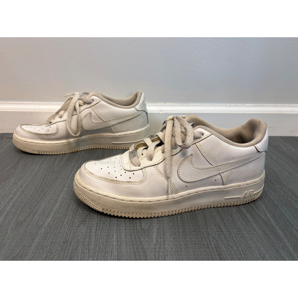 Nike Air Force 1 Sz 6.5Y Low Top Triple White Leather Sneakers AF1 Womens 8 - Picture 5 of 16